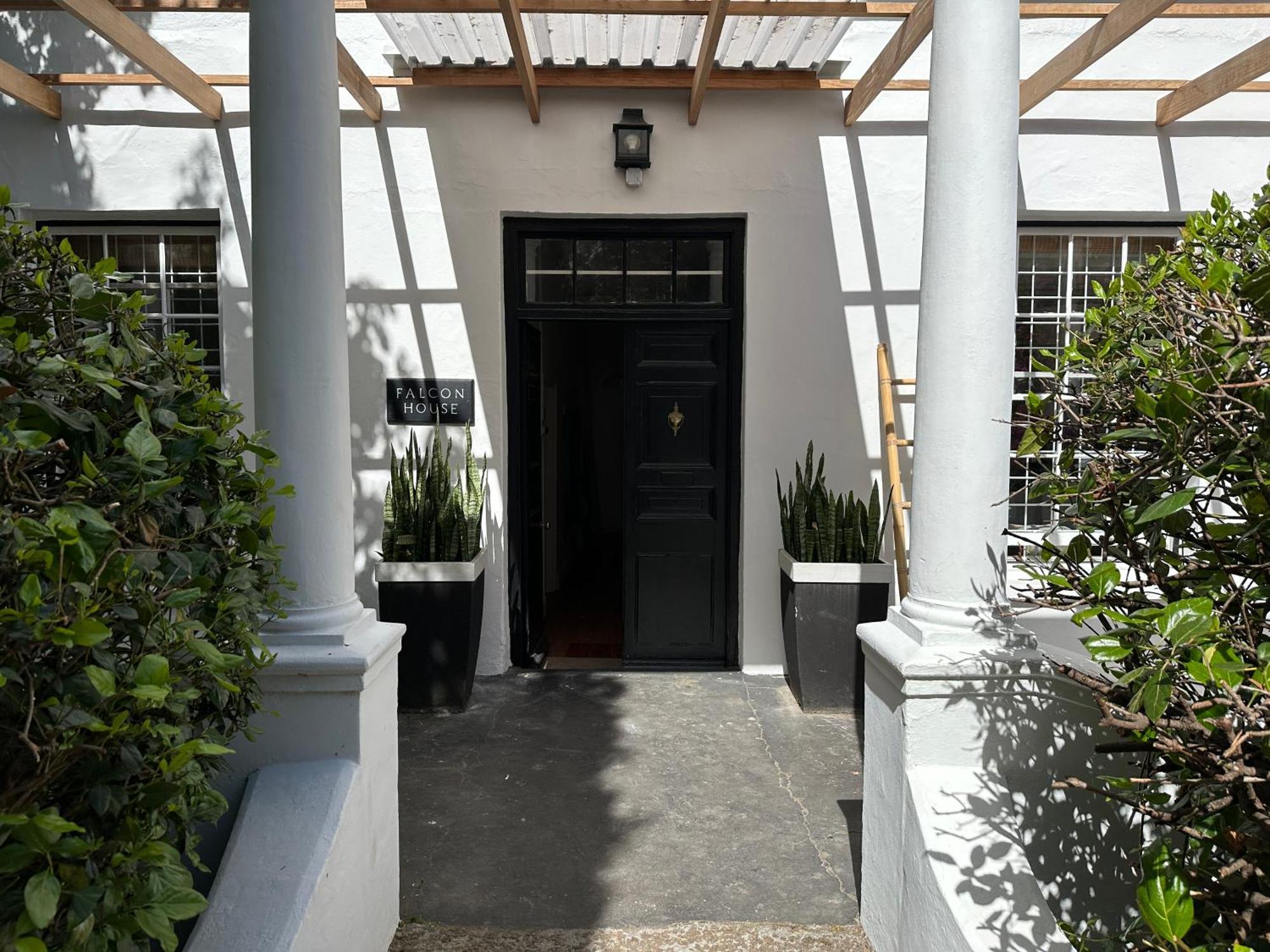 Falcon House Apartment
