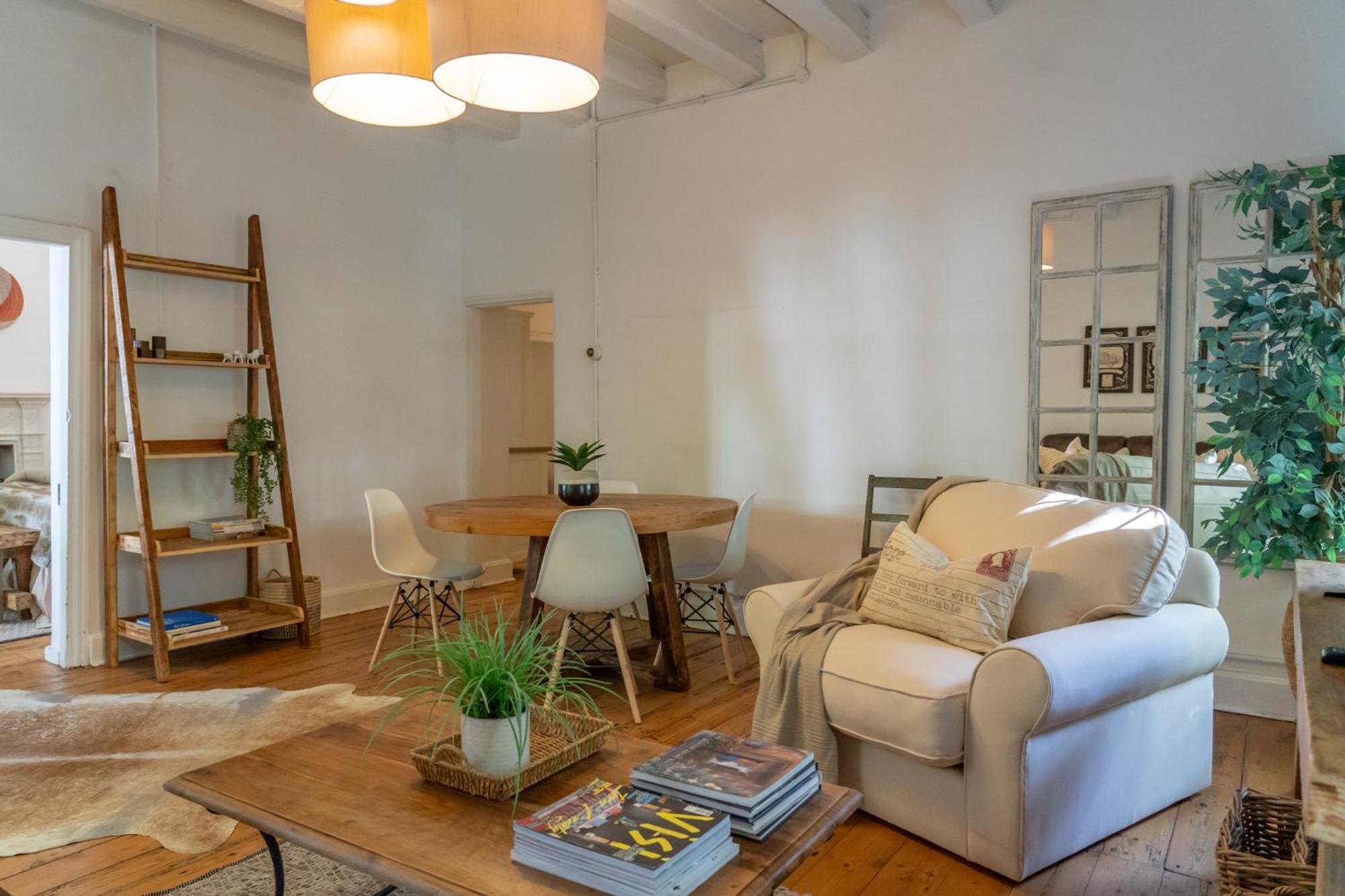 Falcon House Apartment